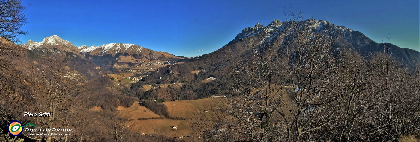 25 Vista verso Arera-Grem a sx e Alben  a dx.jpg